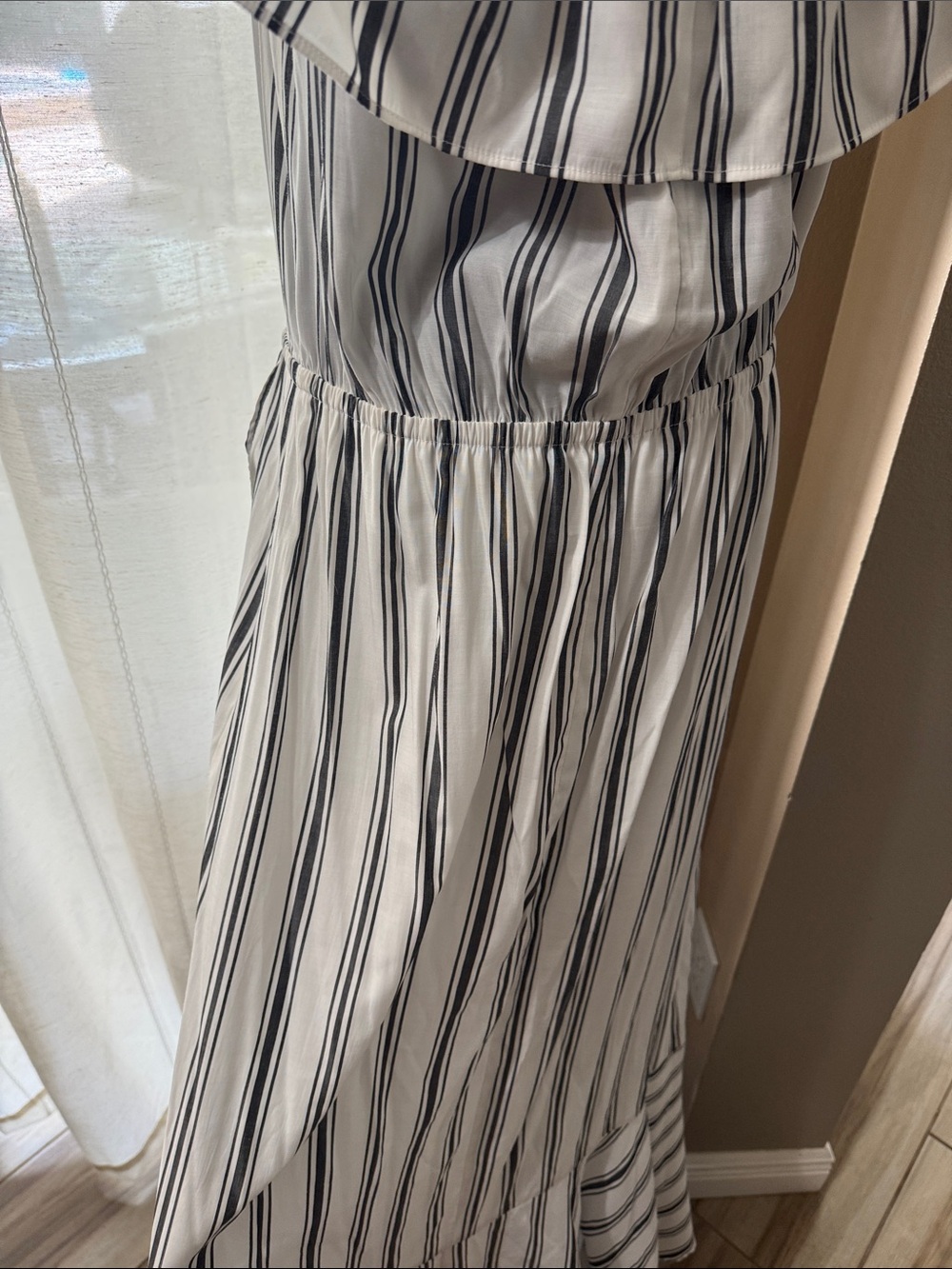 Express White and Black Striped Off-Shoulder Maxi Dress size L - Picture 4 of 5